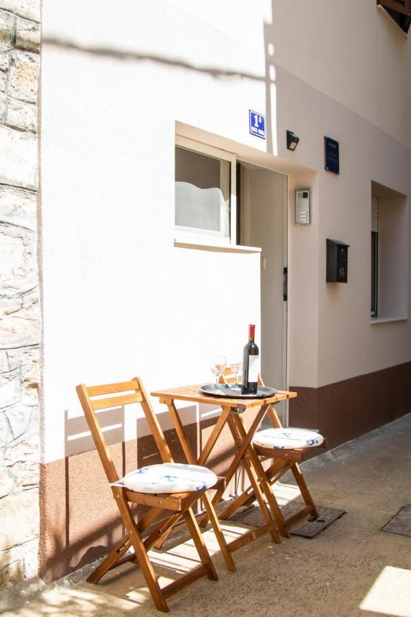 Studio Apartman Mirela Kastel Stafilic Kaštela エクステリア 写真