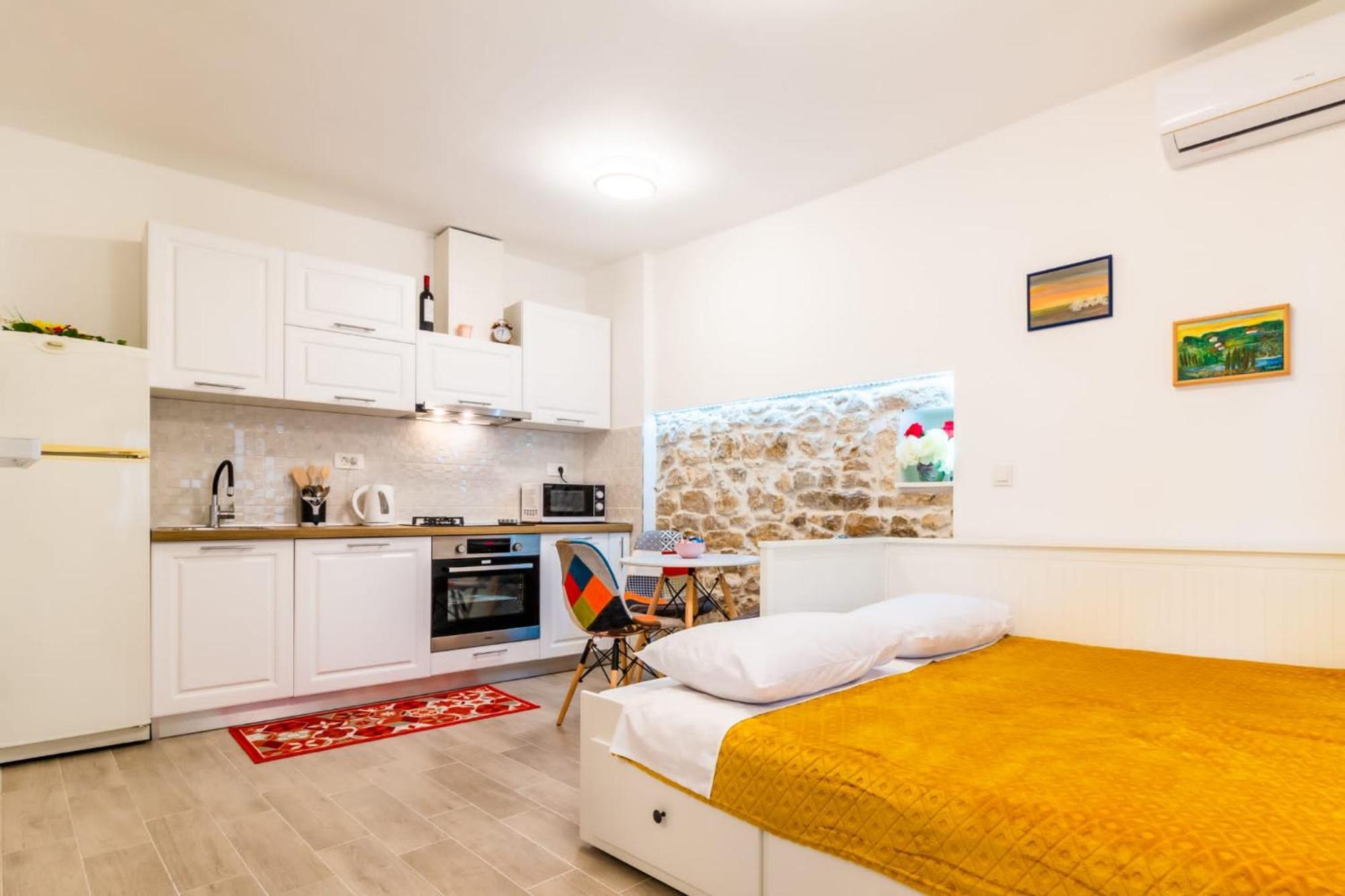 Studio Apartman Mirela Kastel Stafilic Kaštela エクステリア 写真