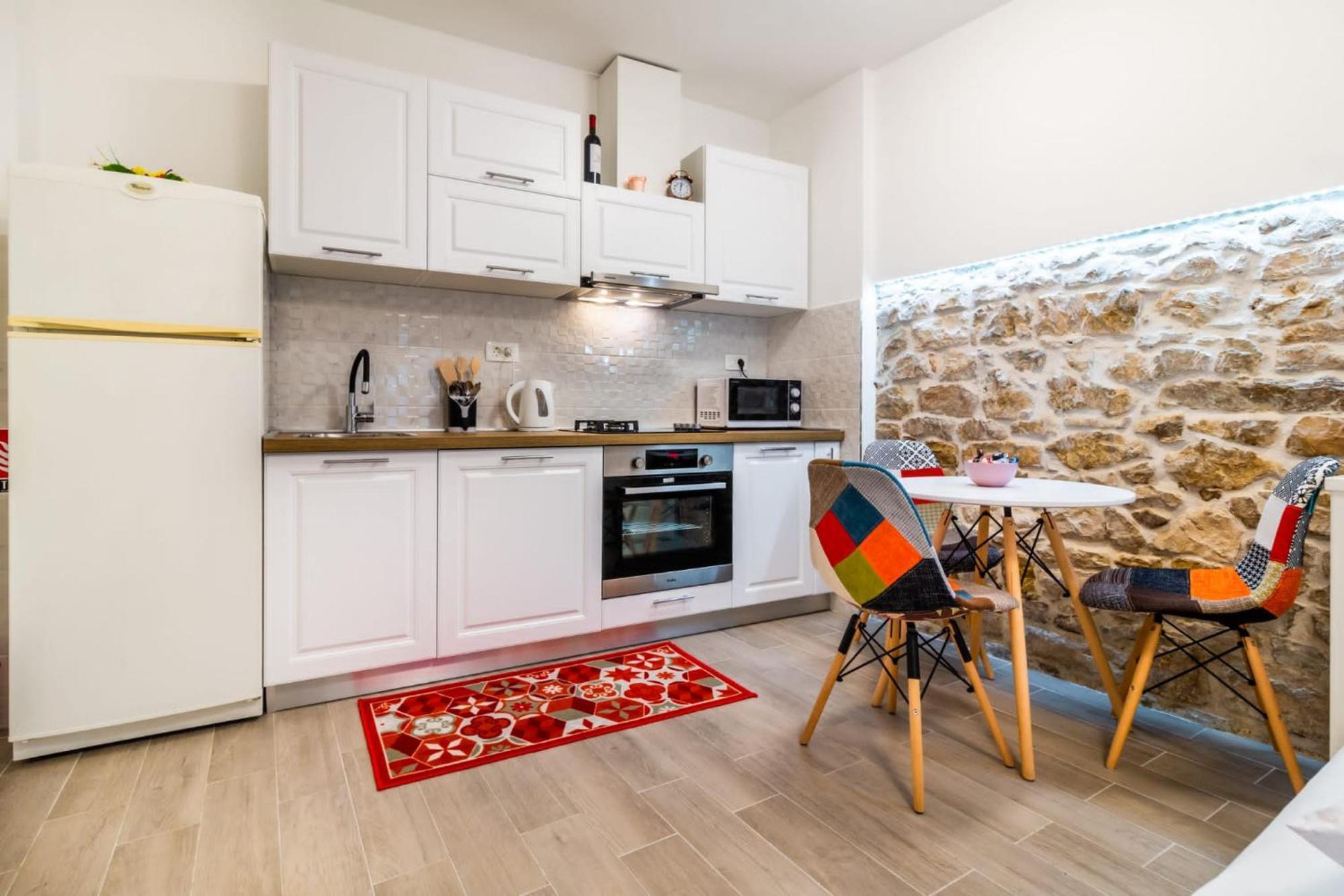 Studio Apartman Mirela Kastel Stafilic Kaštela エクステリア 写真